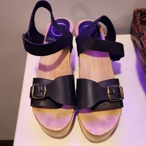 No. 6 Black and Tan Sandals with Buckle Size 39